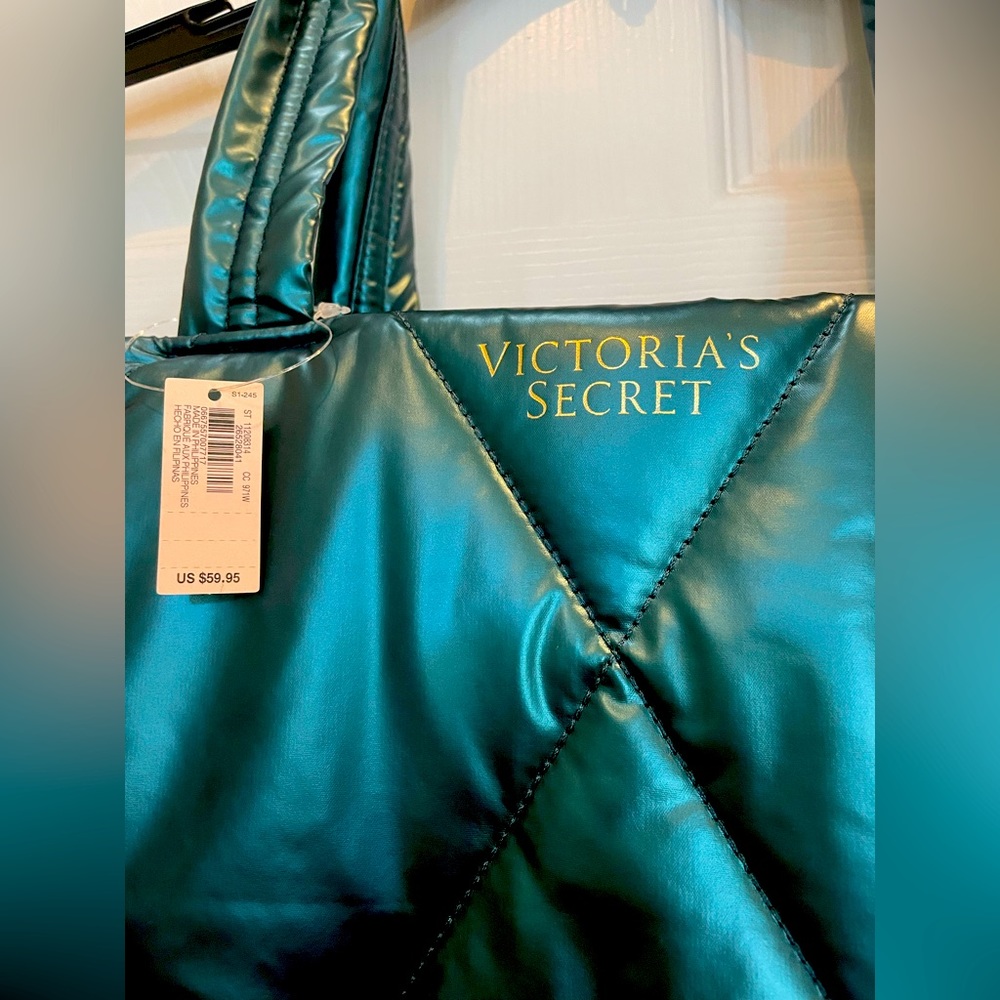 NWT VICTORIA’S SECRET Quilted Puffer Tote Bag Green Teal
